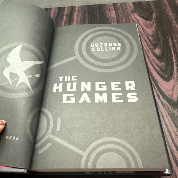 The Hunger Games Book Set - Black, Blue, Red Covers. 5 Books - Picture 6 of 12